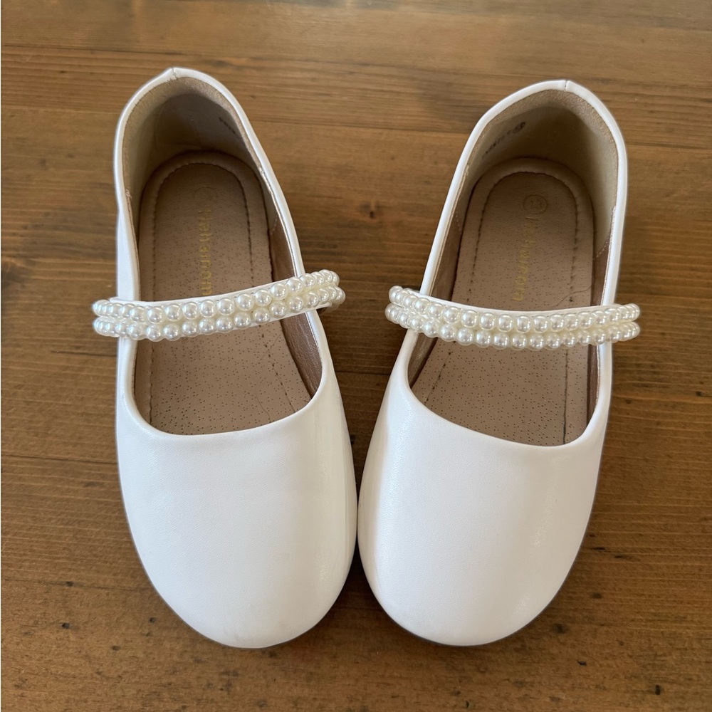 Elegant White Kids Shoes with Pearl Strap